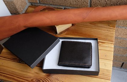 Leather wallet with ID pocket | SALE